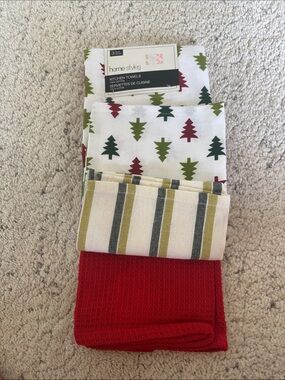 Home Styles Christmas Holiday Set Of Tree Kitchen Towels NWT